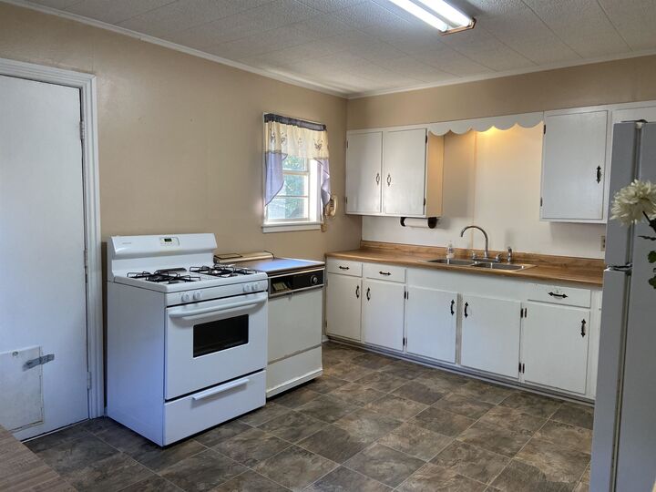 Property Photo:  385 W York  TX 75651 