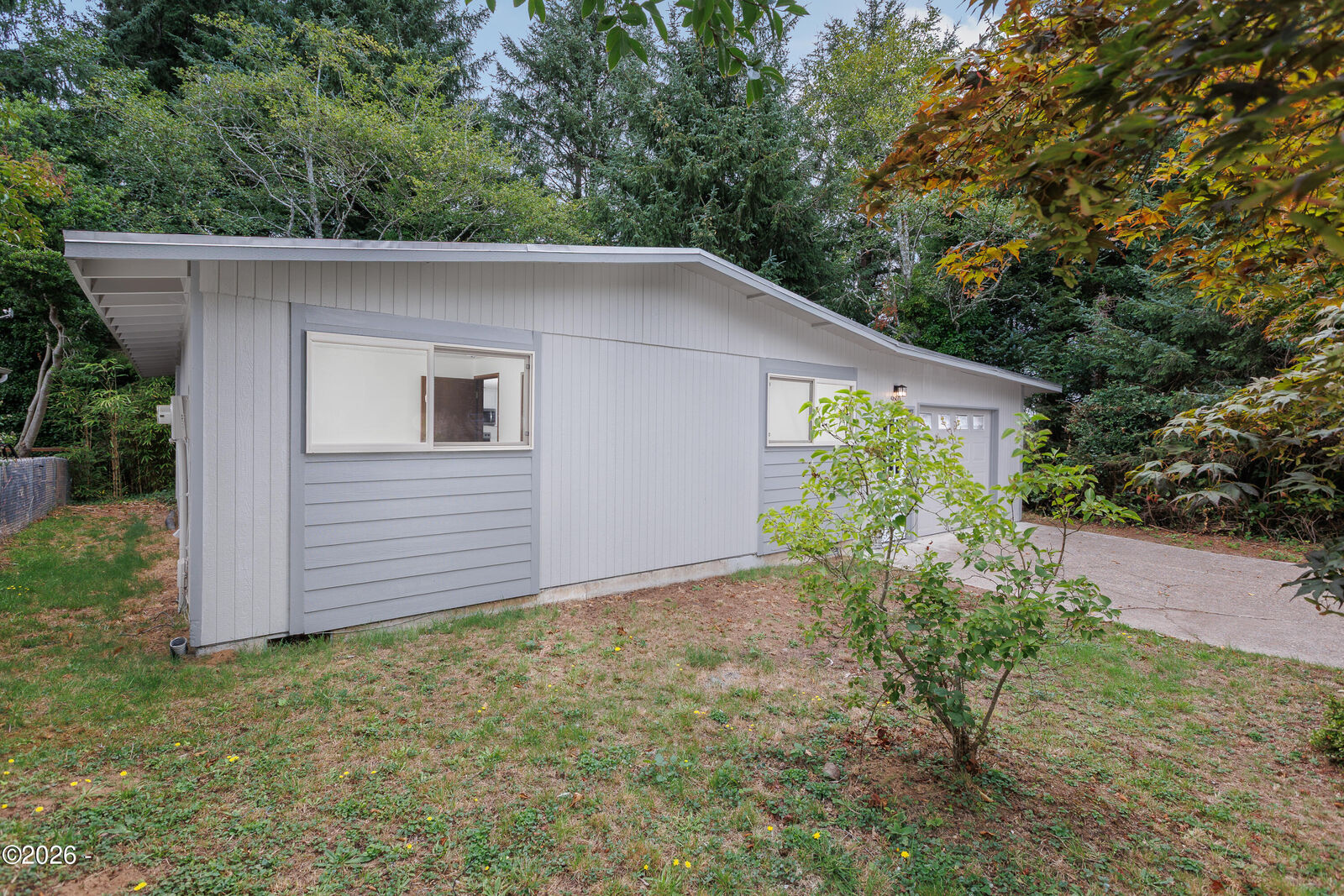 Property Photo:  980 SE Rolph Court  OR 97394 