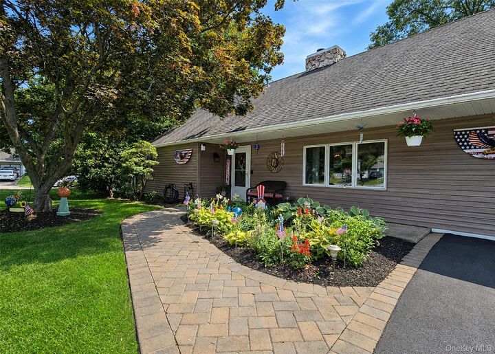 Property Photo:  4 Halfcircle Drive  NY 11741 