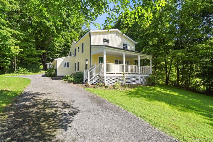Property Photo:  1059 Hanover Street  NY 10598 