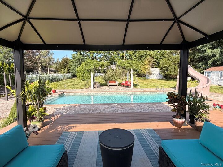 Property Photo:  6 N Howells Point Road  NY 11713 