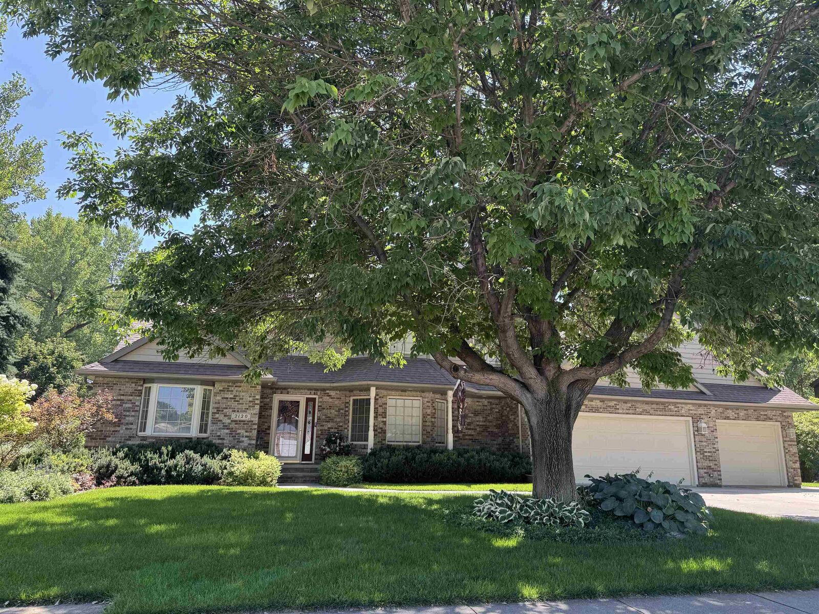 Property Photo:  2120 W Leota  NE 69101 