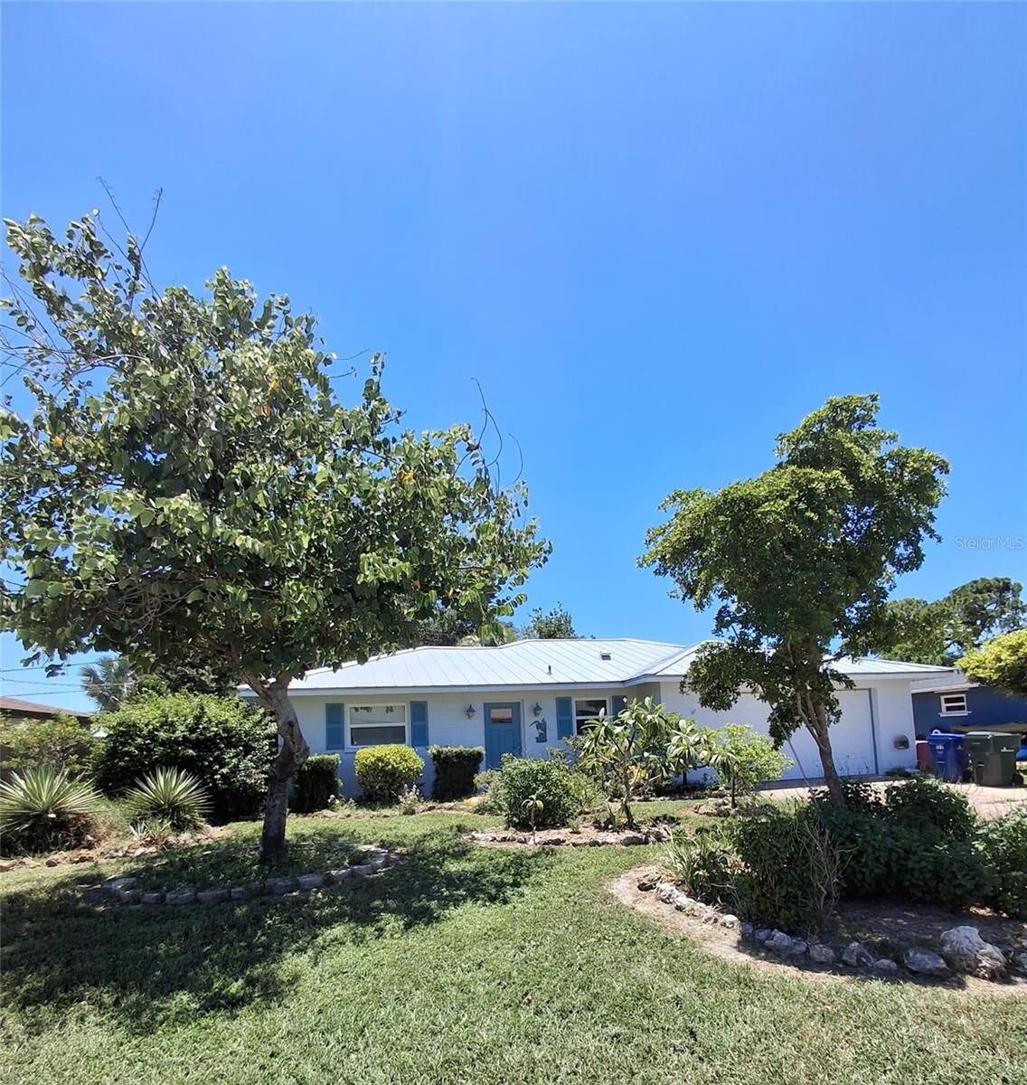 Property Photo: 135 Englewood Heights Road FL 34223
