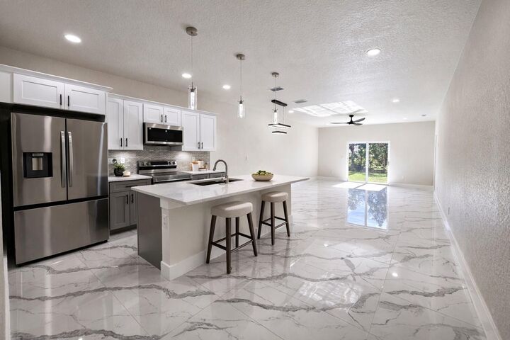 Property Photo: 4822 24th Street SW FL 33973