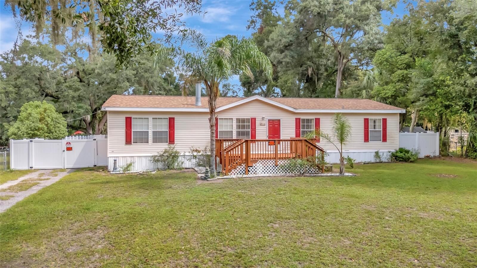 Property Photo: 2716 Seminole Trail FL 34748