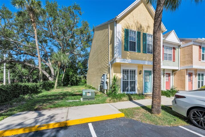 Property Photo: 3403 W Wyoming Circle 3403 FL 33611