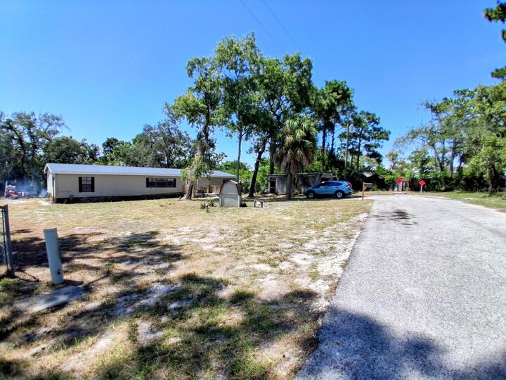 Property Photo:  15215 Vine Street  FL 34667 