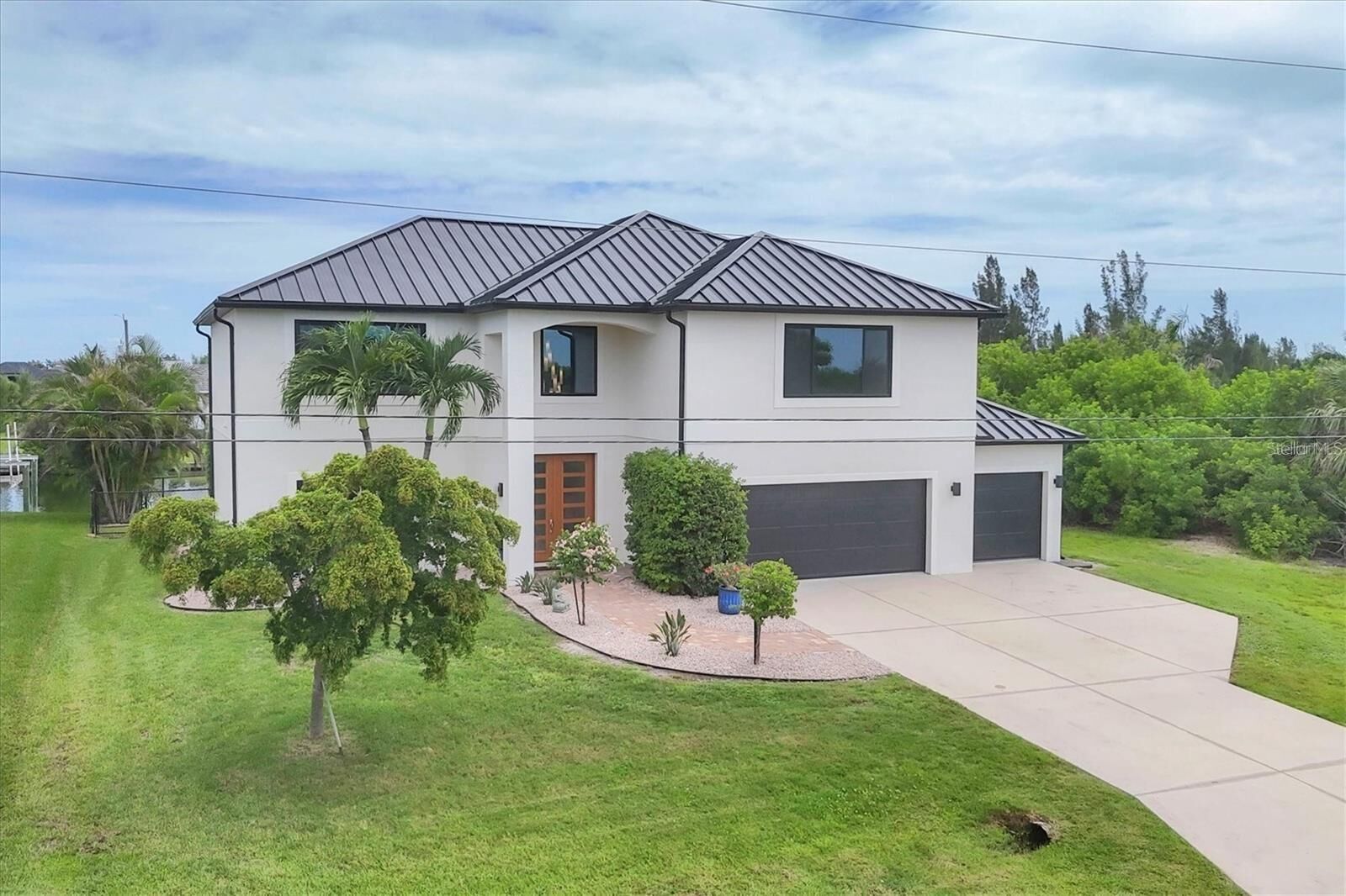 Property Photo:  15530 Aqua Circle  FL 33981 
