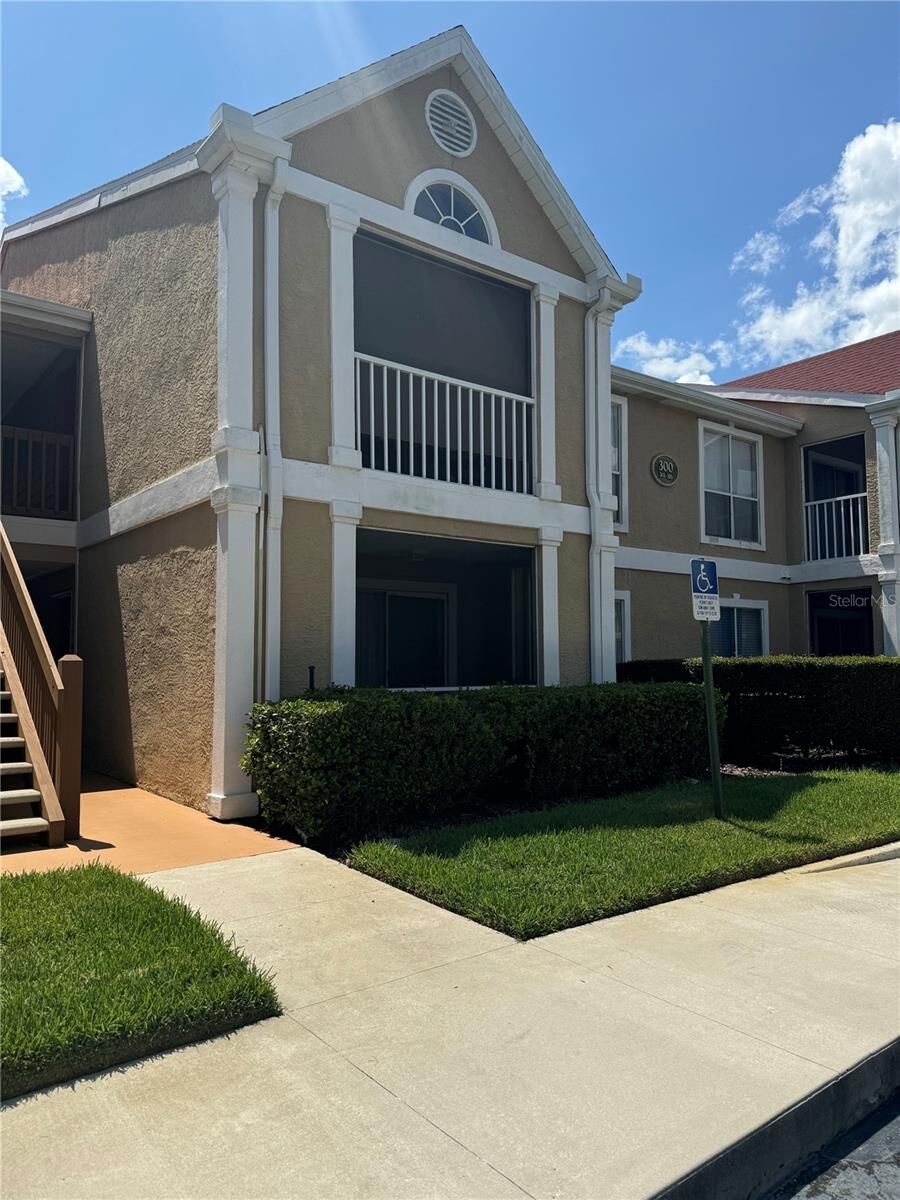 Property Photo: 9481 Highland Oak Drive 303 FL 33647