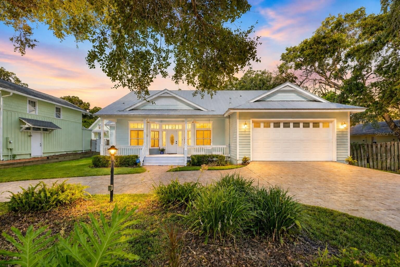 Property Photo: 410 S Peninsula Avenue FL 32169