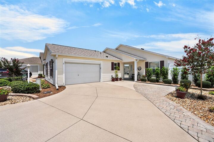 Property Photo: 2301 Crestview Street FL 32162