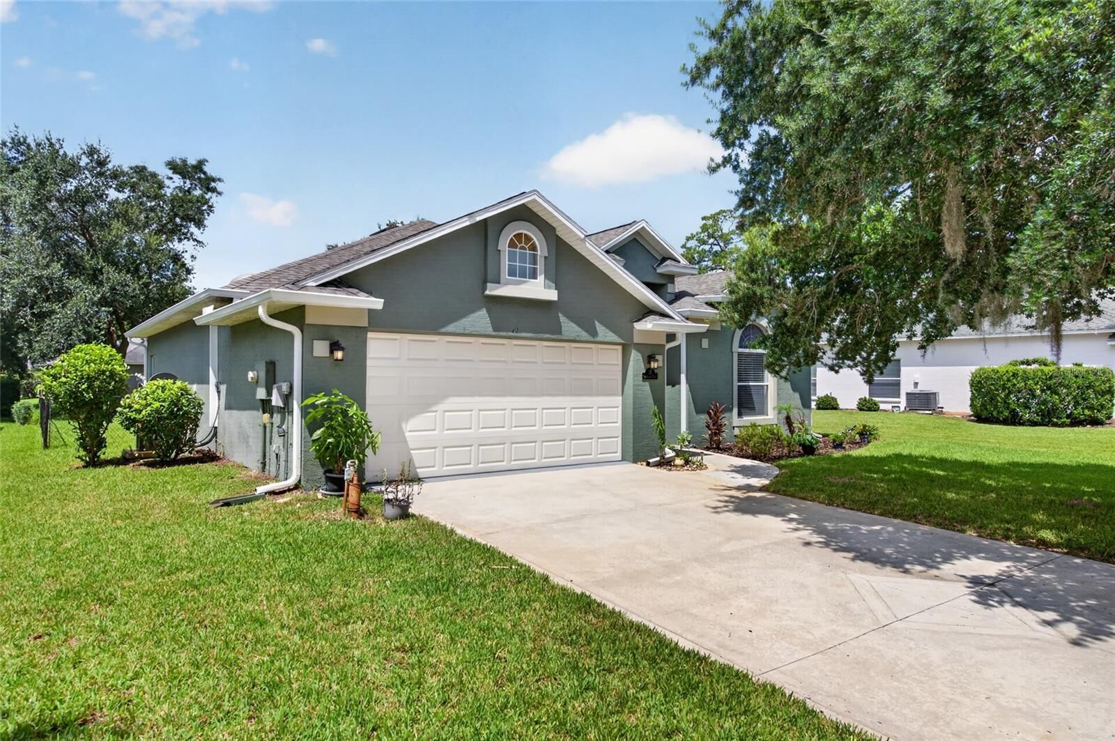 Property Photo: 12 Old Creek Circle FL 32174