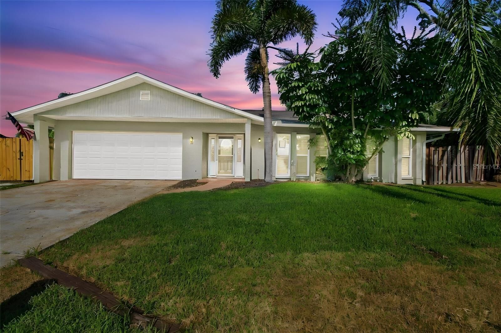 Property Photo:  527 Wayfarer Drive  FL 34689 