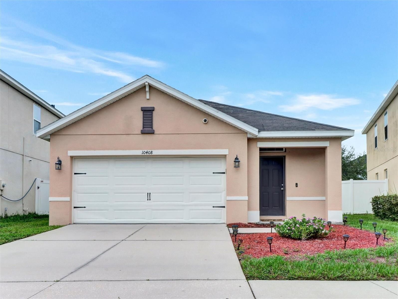 Property Photo: 10408 Whispering Hammock Drive FL 33578