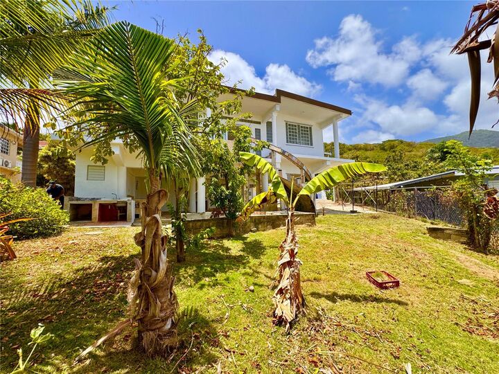 Property Photo:  