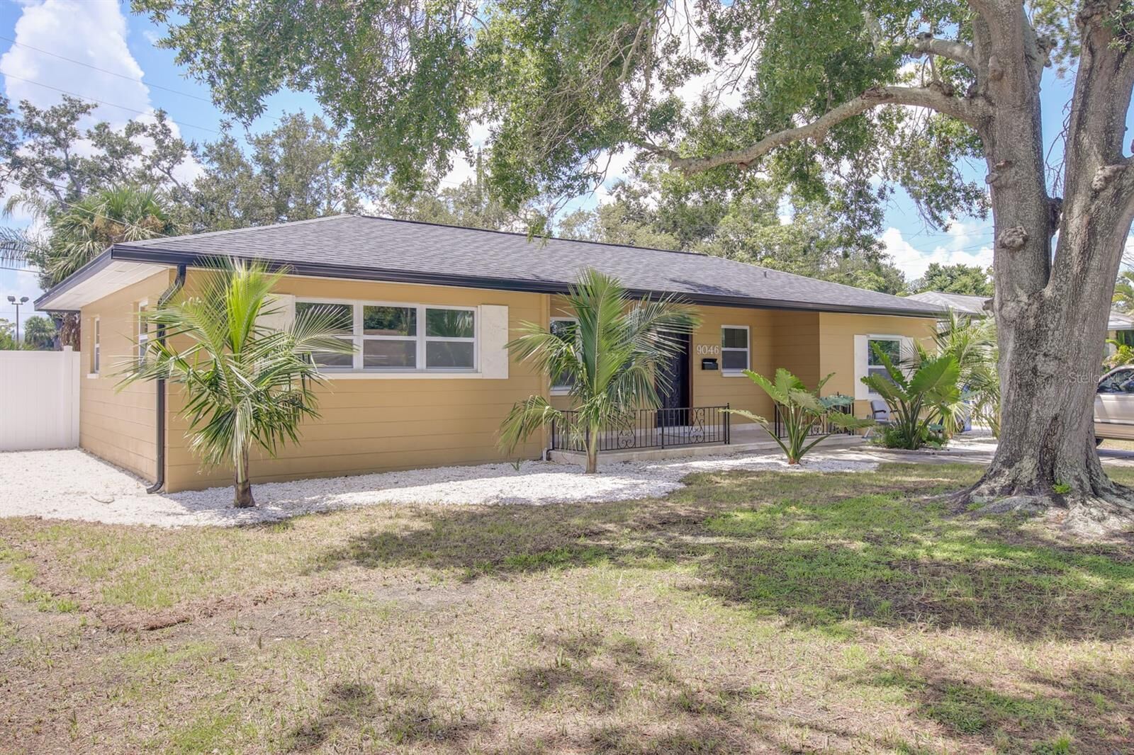 Property Photo: 9046 3rd Street N FL 33702