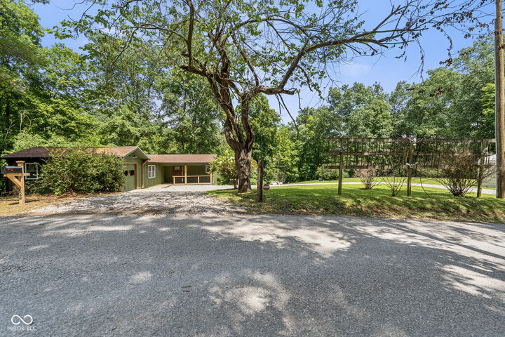 Property Photo: 628 W Robertson Road IN 46160
