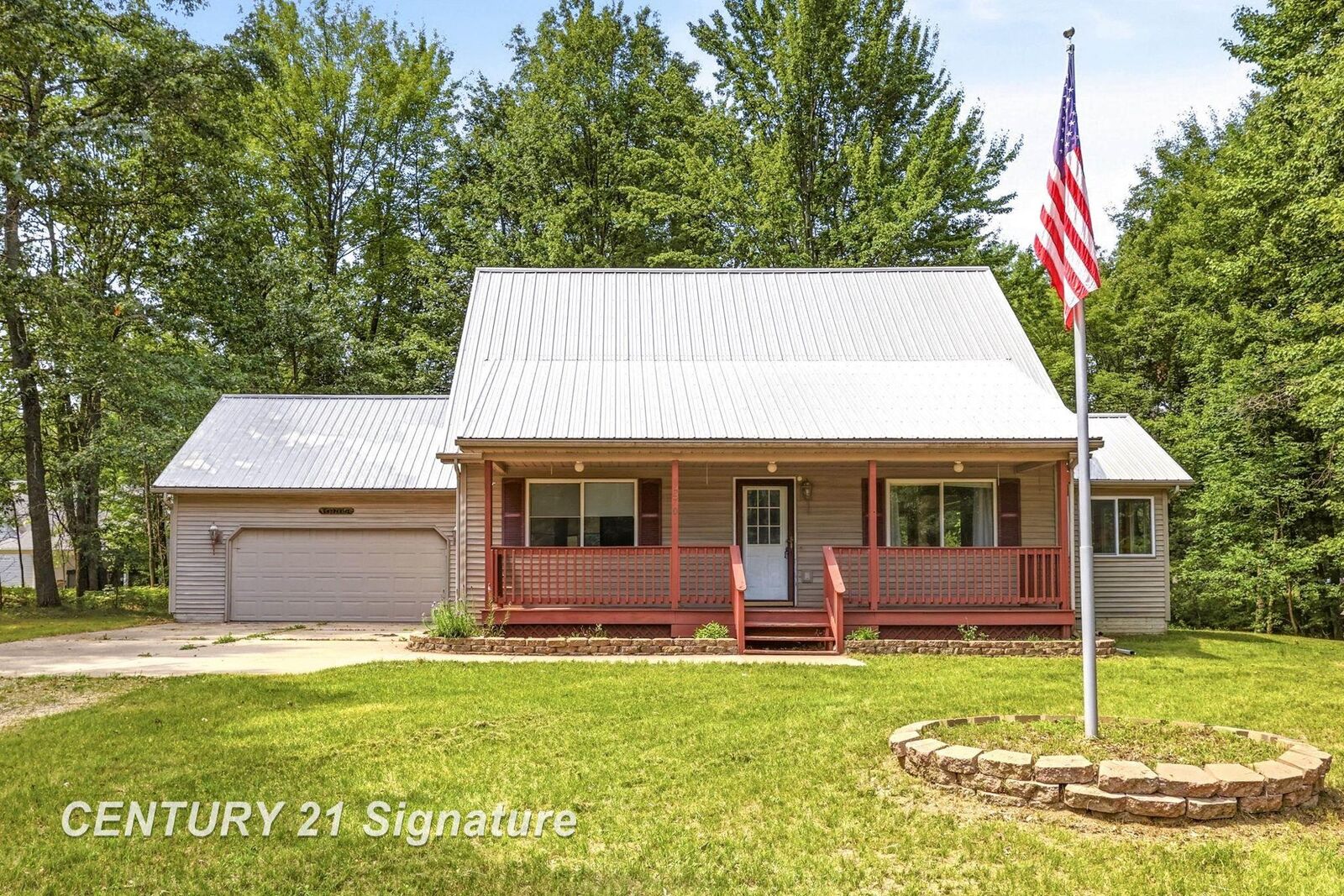 Property Photo:  3270 Lake Of The Pines Drive  MI 48632 