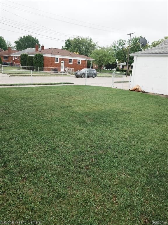 Property Photo: 18131 Oak Avenue MI 48021 2680