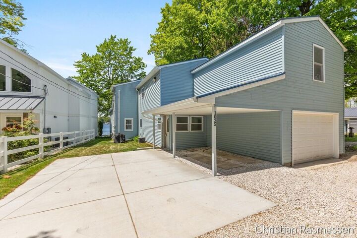 Property Photo:  1025 Adams Street  MI 48888 
