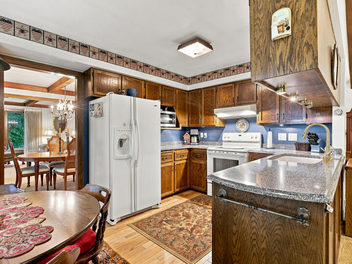 Property Photo: 1728 Sunnyside Ct WI 53081