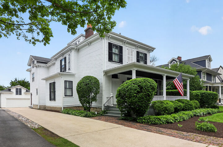 Property Photo:  319 N Lincoln Street  IL 60521 