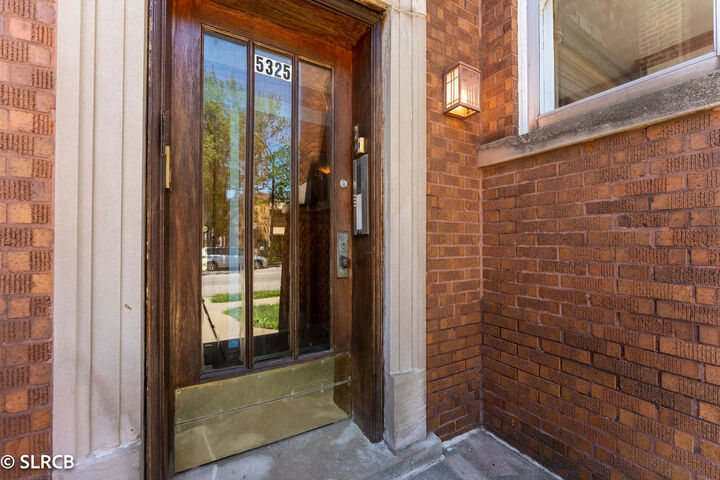 Property Photo:  5325 W Montrose Avenue 2  IL 60641 