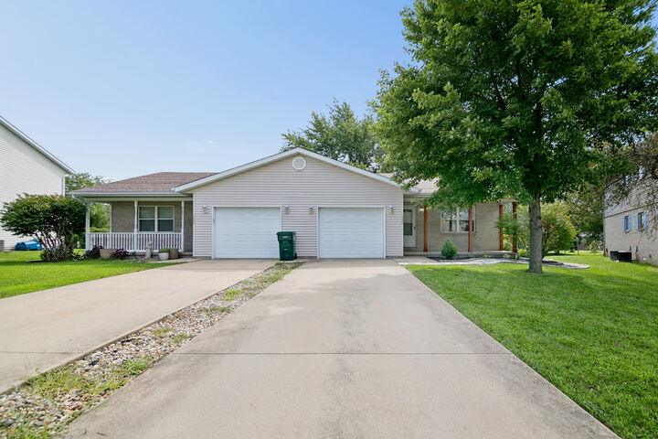 Property Photo:  1550 Girard Avenue  IL 60914 