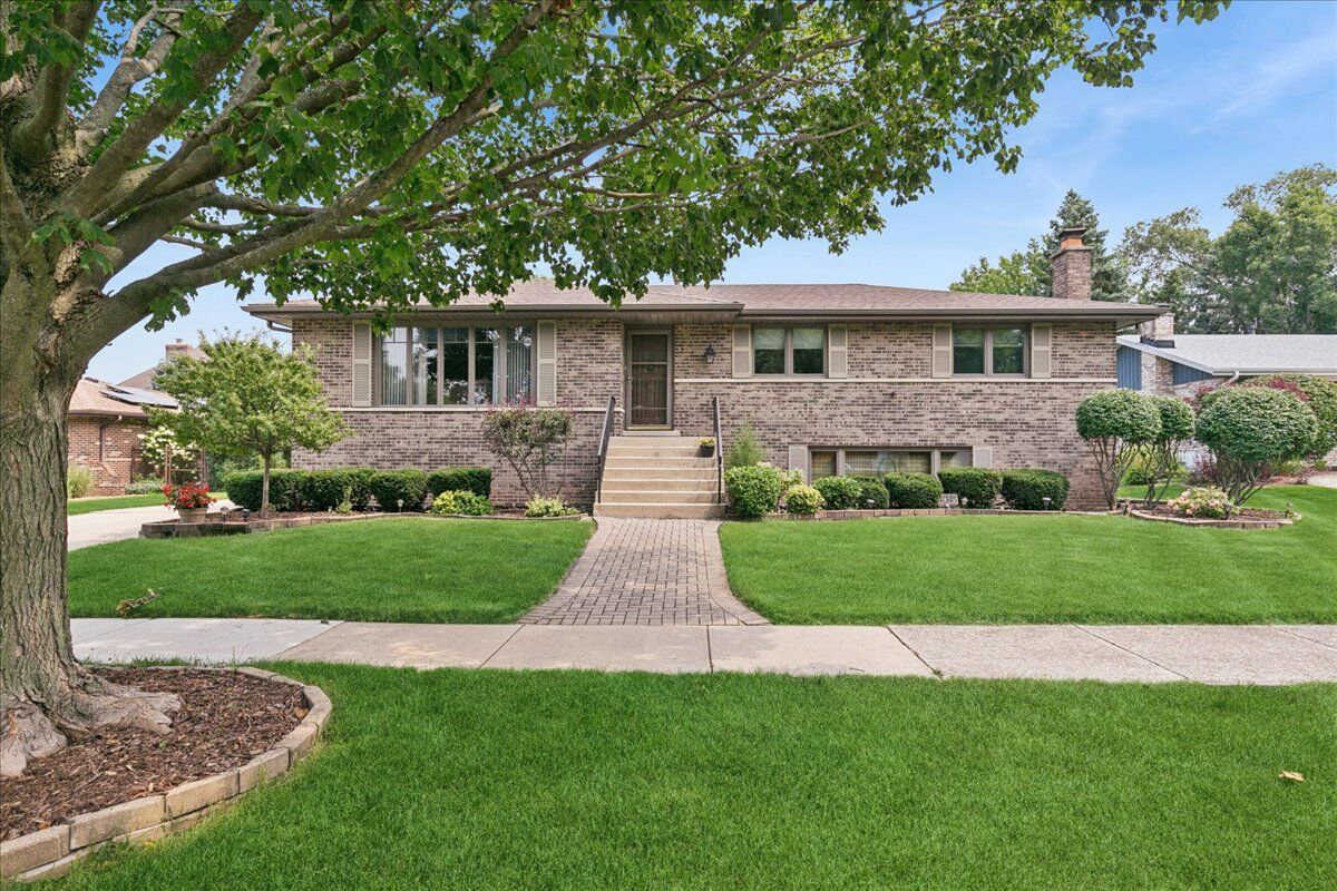 Property Photo: 14045 Terry Drive IL 60462