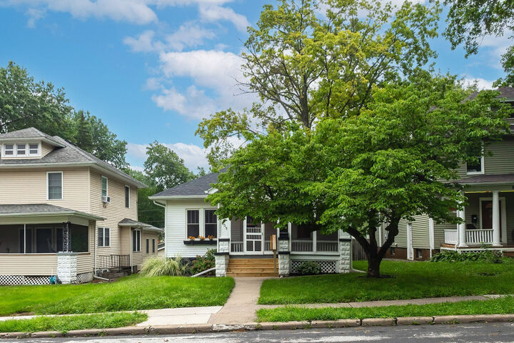 Property Photo: 2015 Tremont Avenue IA 50803