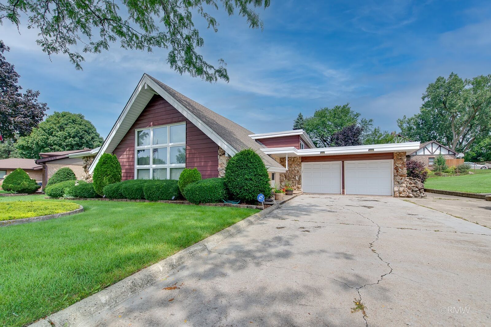 Property Photo: 21W310 Tee Lane IL 60143