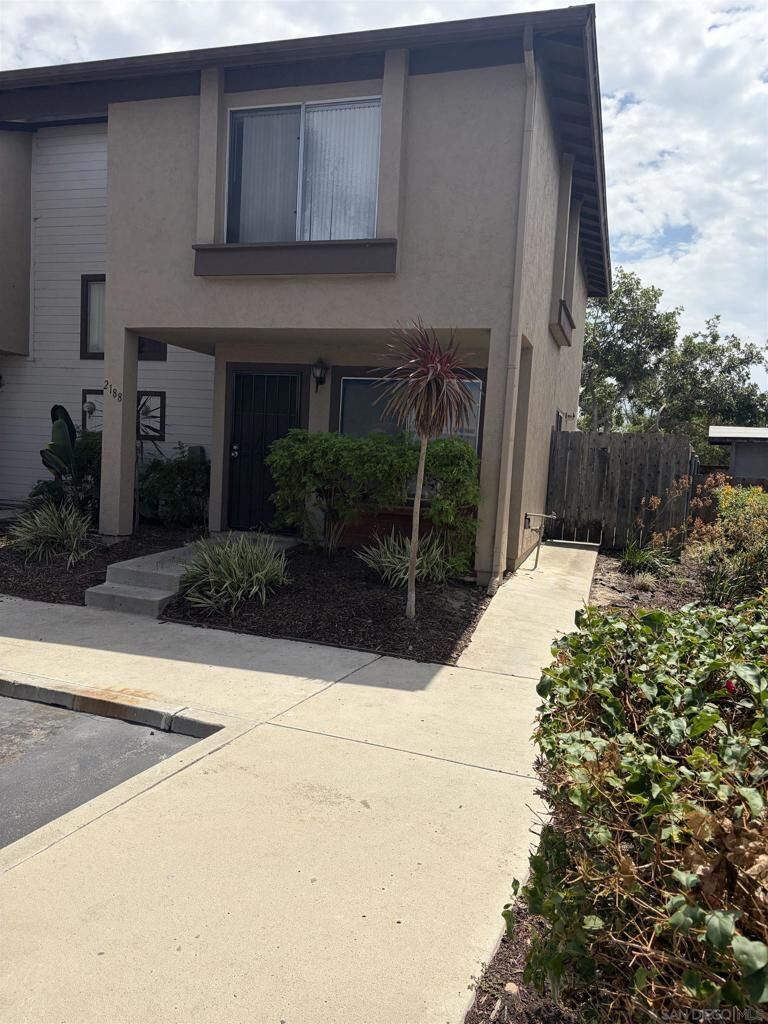 Property Photo:  