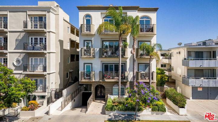 Property Photo:  11840 Dorothy Street 302  CA 90049 