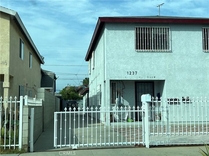 Property Photo: 1237 E 28th CA 90011
