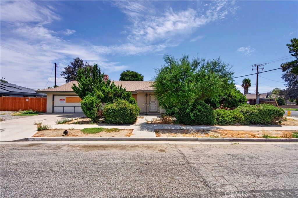 Property Photo:  692 S Carmalita  CA 92543 