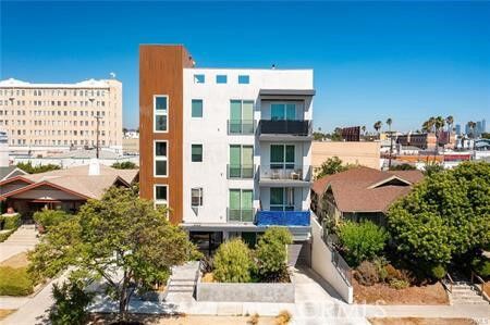Property Photo:  222 N Manhattan  CA 90004 