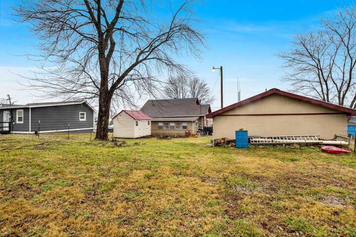 Property Photo: 2461 Old Greenbrier Pike TN 37073