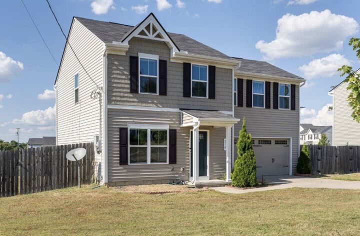 Property Photo: 218 Nottingham Ln TN 37086