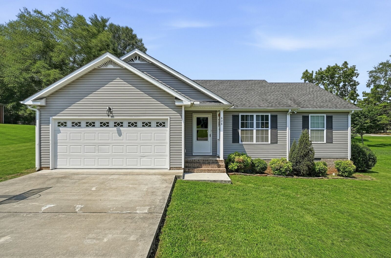 Property Photo: 808 Boyd Ave TN 37110