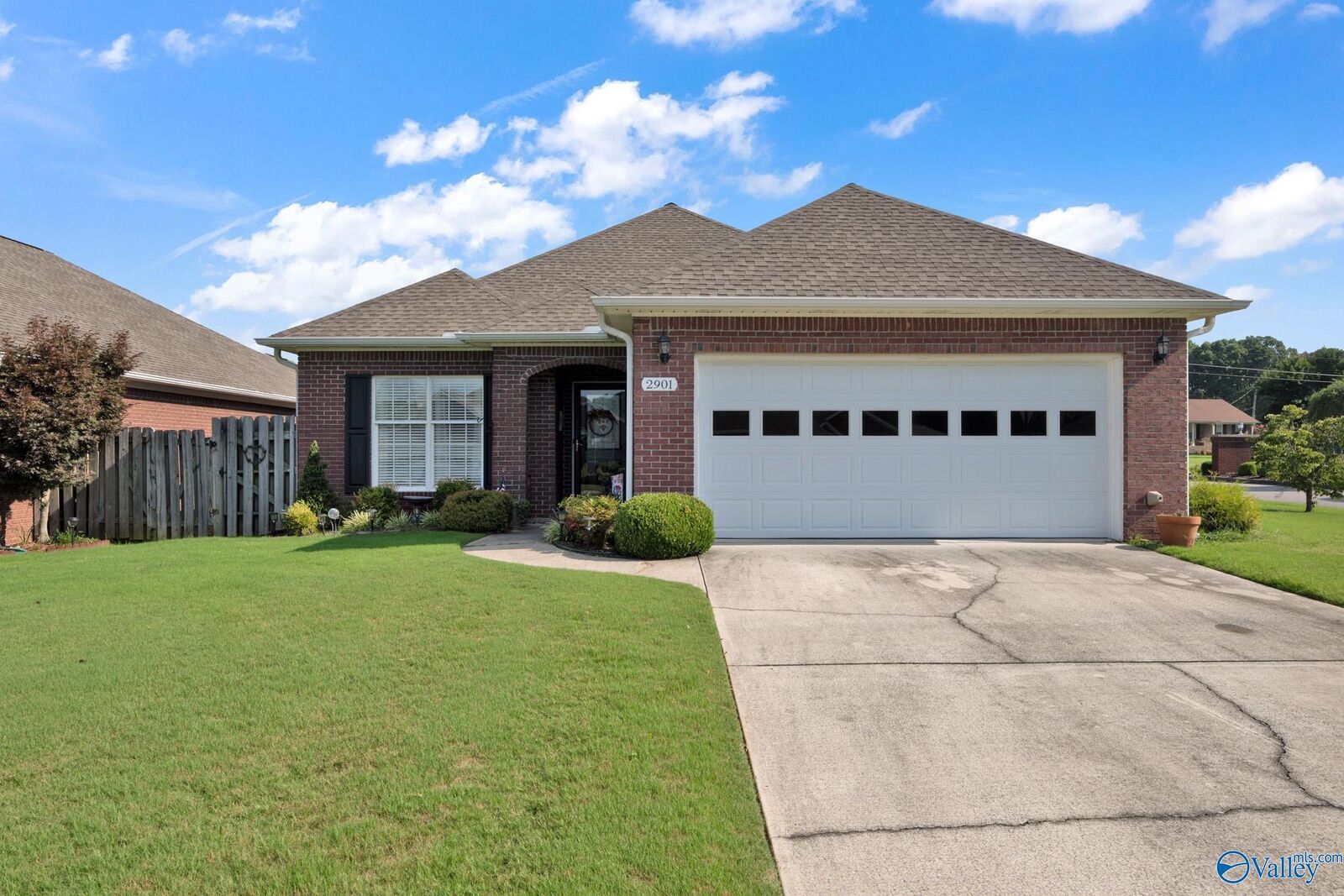 Property Photo:  2901 Phelan Cir SE  AL 35077 