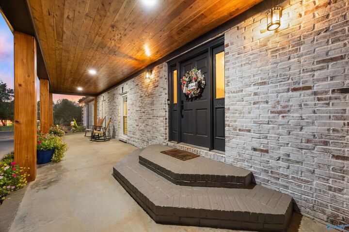Property Photo:  205 Lindsay Lane S  AL 35613 