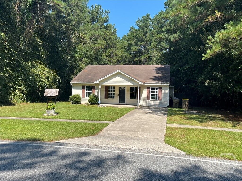 Property Photo: 405 Shadowbrook Circle GA 31329