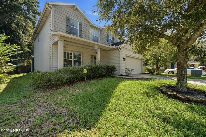 Property Photo: 438 Auburn Oaks Road E FL 32218