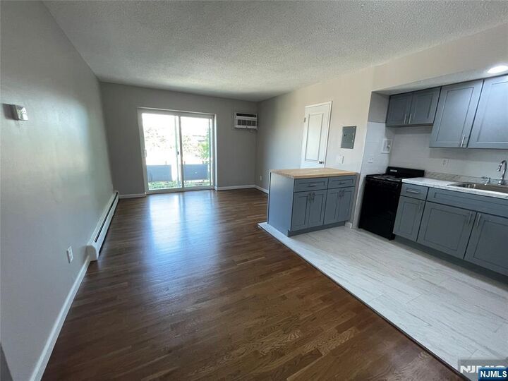 Property Photo:  75 Sussex Street 7C  NJ 07601 