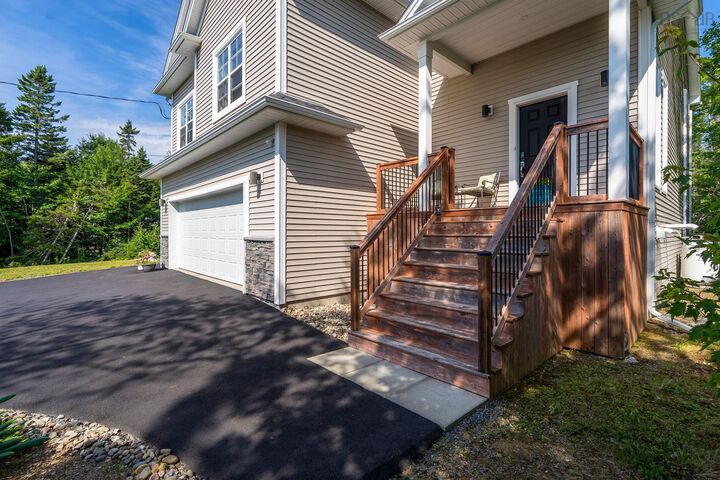 Property Photo: 7 Clearwood Court NS B3Z 0E7