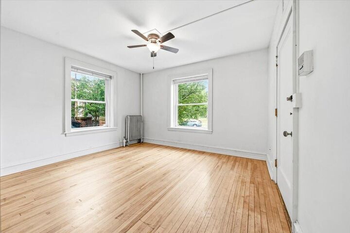 Property Photo: 1401 Willow Street 2 MN 55403