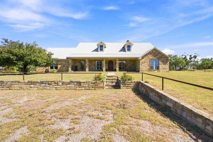 Property Photo: 4350 Village Bend Road TX 76067
