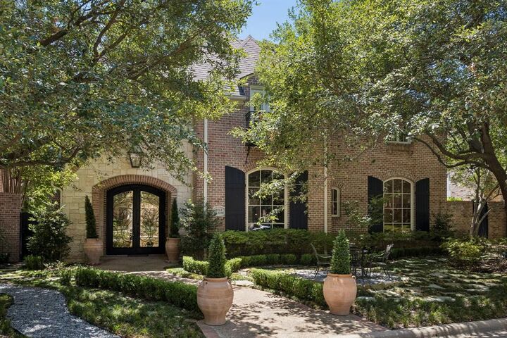 Property Photo:  6914 Oak Manor Drive  TX 75230 