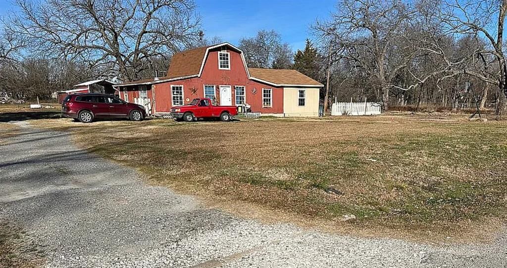 Property Photo: 308 S Jernigan Street TX 75414