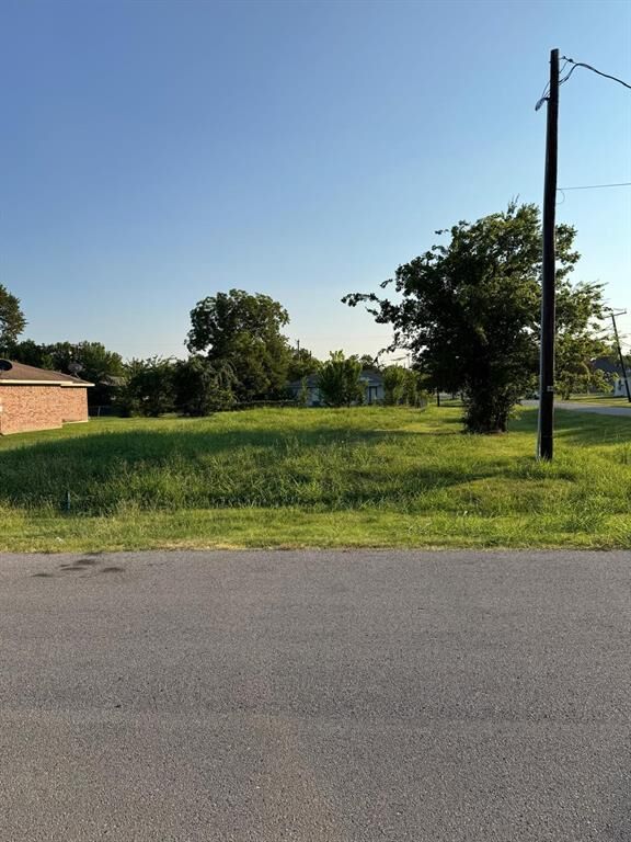 Property Photo: 600 E Buffalo Street TX 75126